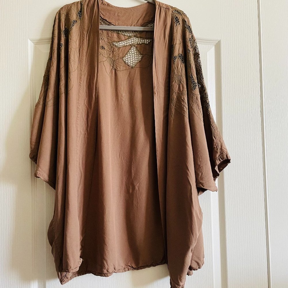 Red’s Threads Womens Kimono Style Open Front 100% Rayon Embroidered Top OS